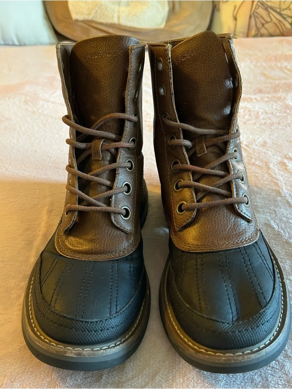 Tommy Hilfiger cognac brow leather with black rubber duck base size 10